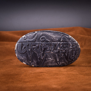 藏传密宗玛旁雍措神湖雕刻六字箴言天然玛尼石石刻问供佛摆件收藏