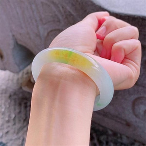 tb520883966淘宝天然a货翡翠手镯正圈贵妃圆条 飘阳绿满紫罗兰飘花