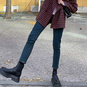 配马丁靴的裤子胖妹妹mm直筒牛仔裤女2021年新款秋冬高腰小脚裤潮
