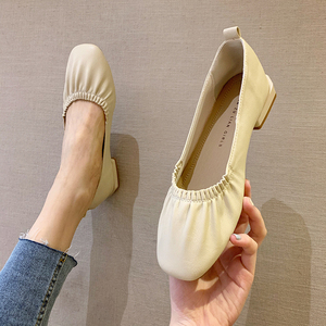 单鞋女2020春款新款粗跟白色软皮豆豆平底瓢鞋奶奶鞋白色懒人中跟