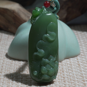 和田玉老坑猫眼粉青碧玉山料全手工荷叶青蛙连顶呱呱吊坠挂件0523