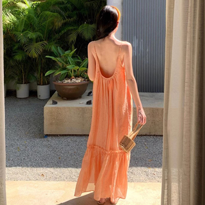 盐甜系少女气质橘粉色吊带连衣裙沙滩拍照超美海边战裙夏宽松露背