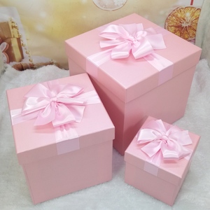 高档正方形粉色礼品盒超大号圣诞装饰店铺商场橱窗零食礼物包装盒