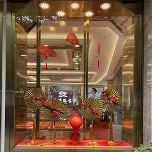 五一珠宝店春季橱窗装饰展示场景布置金碧辉煌中式网红创意摆件