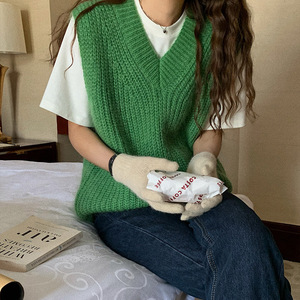 yoyos春秋马海毛v领毛衣马甲女2022年简约保暖绿色套头针织背心