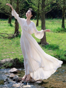 白色长袖连衣裙女春夏2024年新款女法式v领雪纺高级感仙女长裙子