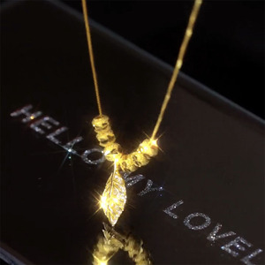 金色叶子项链2023年新款时尚轻奢气质钛钢锁骨链小众设计感饰品