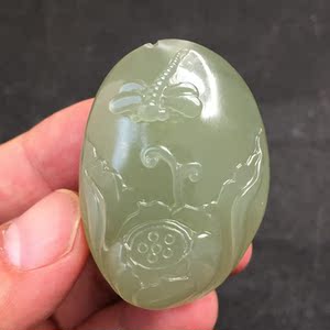 新疆和田玉山料冰底亭亭玉立蜻蜓湖水绿牌子天然正品挂件吊坠疯了