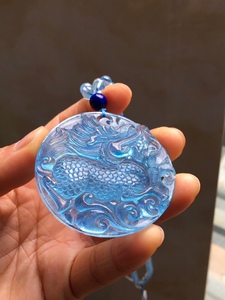 000人付款淘宝天然海蓝宝麒麟吊坠项链原石精雕蓝色水晶男女款无事牌