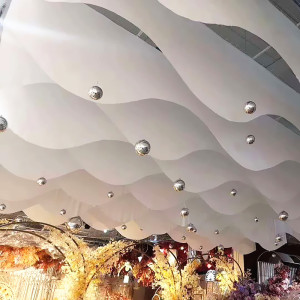 婚庆波浪形平面吊顶布婚礼舞台飘顶纱幔弹力布冰丝云顶布艺装饰