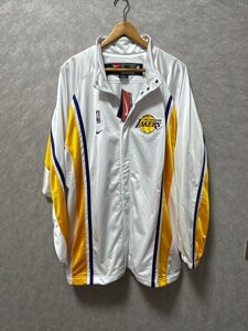 湖人队nike出场服