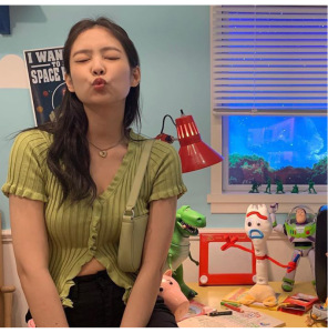 blackpink珍妮jennie同款牛油果绿针织衫开衫修身露脐短袖女上衣