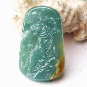 天然翡翠a货冰糯种蓝水上山虎吊坠虎牌玉石挂件生肖虎玉坠配证书