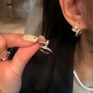 韩国轻奢高级设计感闪钻C形金属耳饰女个性春夏耳环气质耳扣潮流
