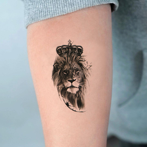 原创手臂狮子纹身贴防水男女创意皇冠霸气图腾逼真刺青