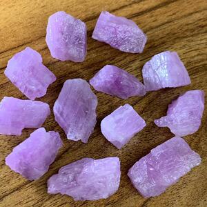 天然巴西紫锂辉石原石矿物晶体科普教学标本吊坠配饰造景礼品摆件