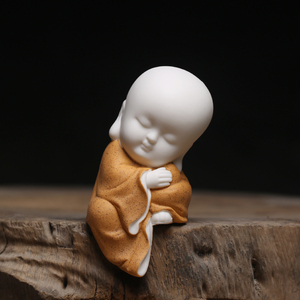 禅意悟道静思小和尚茶桌茶玩小玩意茶宠白瓷陶瓷家居小摆件个性