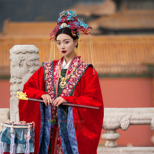 影楼外景主题摄影写真古装红色拖尾婚服中式新娘皇后贵妃明制汉服