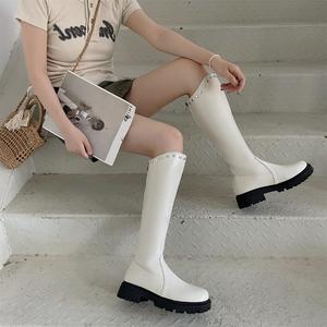韓國新款顯瘦長靴女網紅秋冬厚底小個子長筒靴黑色鉚釘高筒騎士靴