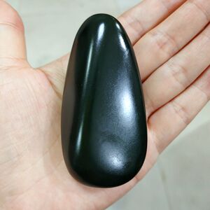 110克和田玉黑羊脂黑青籽料原石黑青一细塔青收藏级投资收藏精品