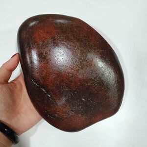 4斤和田玉红玉红沁籽料原石枣红皮一细油润雕刻手把件收藏小摆件