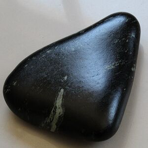 8斤和田玉墨玉籽料原石黑青聚墨公斤料玉石摆件大玉石料型好大料