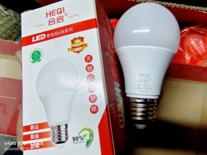 米兰极光LED灯泡E27螺口卡迪之光10瓦三色变光超亮LED球泡节能灯