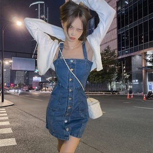 初恋牛仔背带连衣裙春夏季小个子收腰显瘦包臀吊带短裙辣妹ins潮