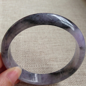 翡翠紫色乌鸡正装62.5超大圈口手镯 缅甸天然a货冰种淡紫飘花玉镯