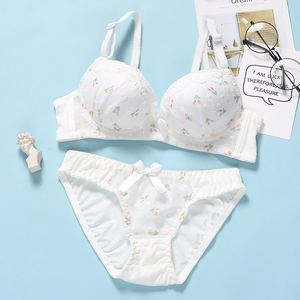 少女可爱甜美小清新日系无钢圈文胸罩大学生高中聚拢性感内衣套装