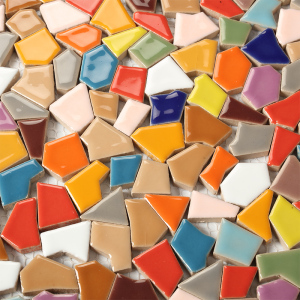 彩色自由石陶瓷马赛克异形室外公园工程酒店泳池卫生装修黑白红蓝