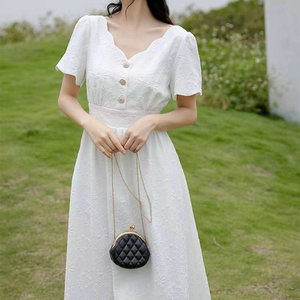 云南旅游穿搭女装白色连衣裙女夏季2023新款设计感小众民族风草原