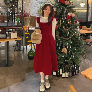 红色连衣裙女装冬季新款本命新年收腰系带设计感丝绒背带中长裙子