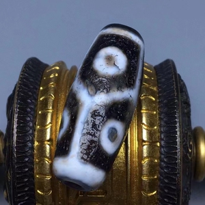 拍卖藏区回流老料高油包浆龟甲六眼天珠吊坠项坠男女玛瑙饰品挂件