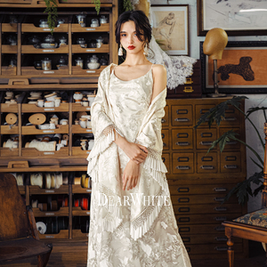 亲爱的白原创《白芍》缎面订婚礼服中式晨袍新娘婚纱法式连衣裙女