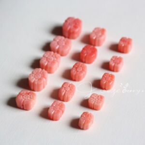 【醋栗】天然有机宝石浓粉立体四瓣花朵雕件背云diy可爱粉嫩配饰