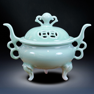 景德镇陶瓷器雕刻青瓷三足双耳香炉佛供家用玄关台面摆件装饰品