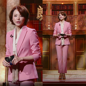 董卿同款粉色西装