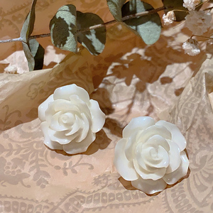 法式复古白色玫瑰花耳钉气质名媛花朵耳环白山茶花气质高级感耳饰