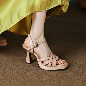 欧美简约粗跟羊皮罗马凉鞋女2022夏季新款编织一字扣高跟鞋防水台