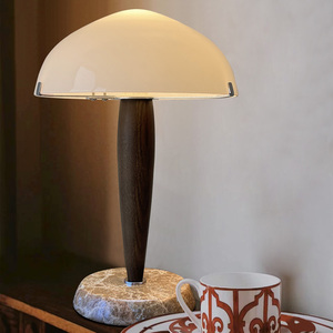 北欧风复古台灯轻奢设计感现代简约新中式书桌玻璃灯罩卧室床头灯