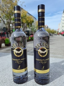 俄罗斯进口白鲸品牌金鲟鱼 银鲟鱼伏特加酒500毫升/瓶 包邮_阿里巴巴