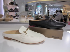 专柜正品BATA拔佳女鞋2023春季新款牛皮软底穆勒女凉拖鞋AMV07