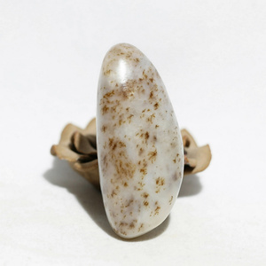 和田玉籽料水草沁