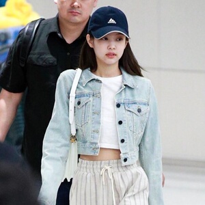 韩国2021春秋新款jennie金智妮同款牛仔短外套女高腰浅色牛仔衣潮