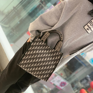 新款韩版字母手提单肩斜背多用包时尚休闲包上班手拎女包购物袋
