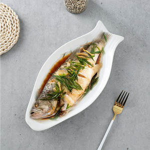 创意陶瓷鱼盘大号鱼盘纯白酒店餐盘家用蒸鱼盘纯白鱼形盘子装鱼盘