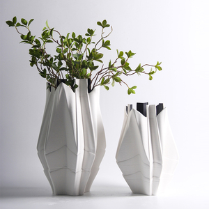 北欧简约异形陶瓷花瓶摆件居家售楼处白色花器样板间桌面软装饰品