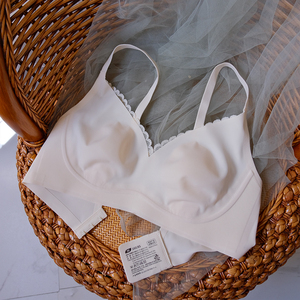 suregirl光面乳胶棉超薄兔耳朵内衣无钢圈无痕一片式显瘦肉色文胸