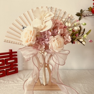 新中式新娘拍照晨袍道具蝴蝶兰折扇手捧花结婚婚礼迎亲扇子古风